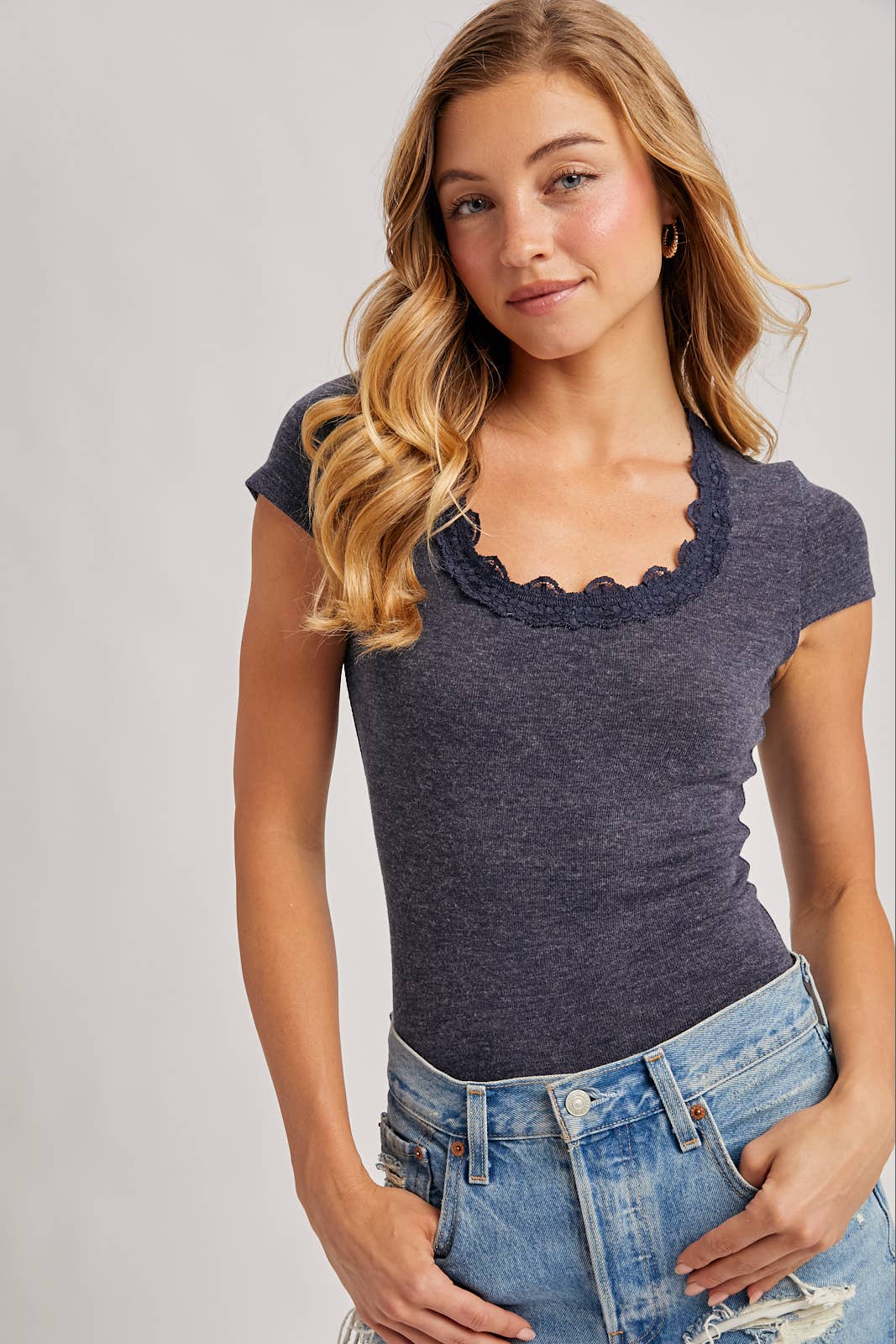 LACE TRIMMED EDGE KNIT TOP