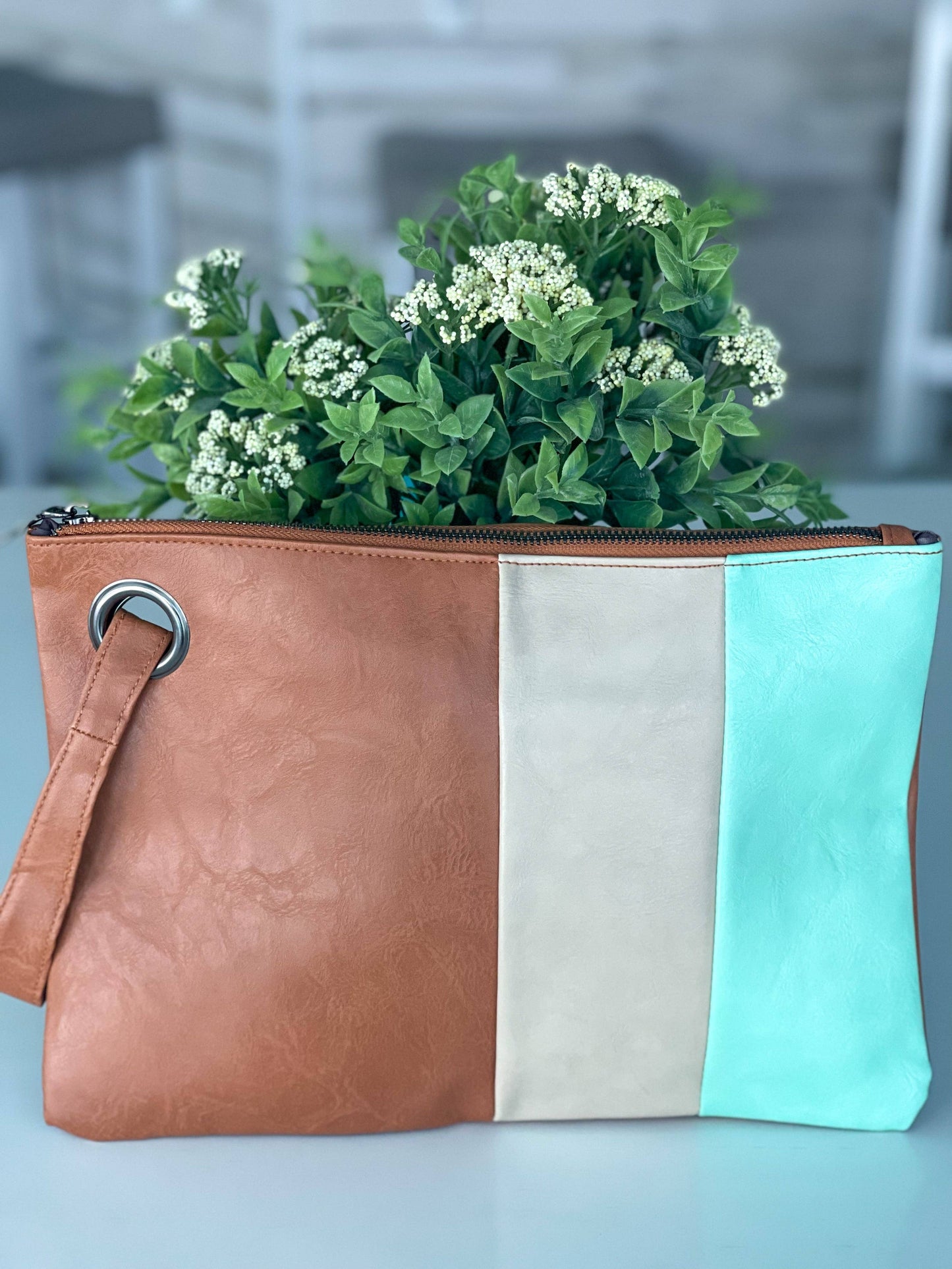 Mint Clutch
